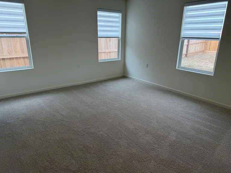 663 Skyler Ln — Photo 8