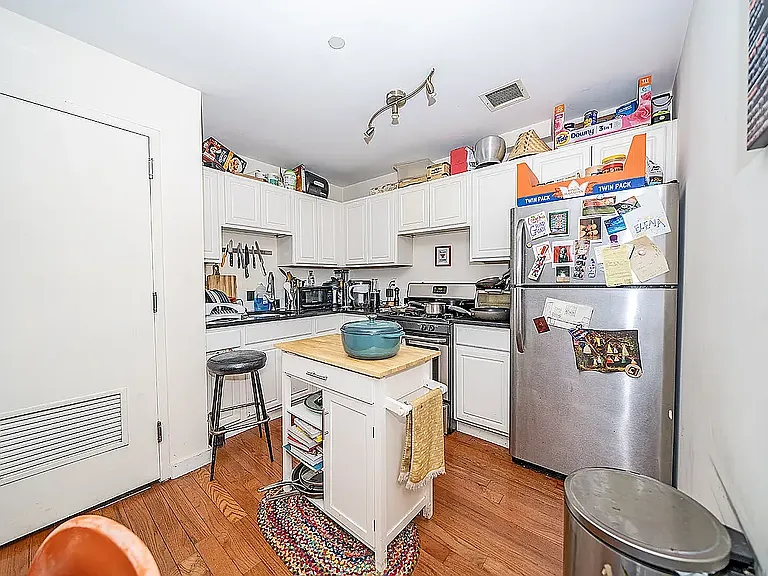 960 Willoughby Ave #2R — Photo 2