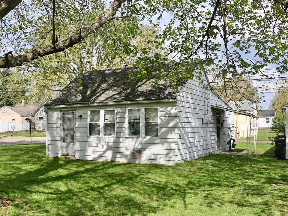 1st image of 702 Pierce Ave