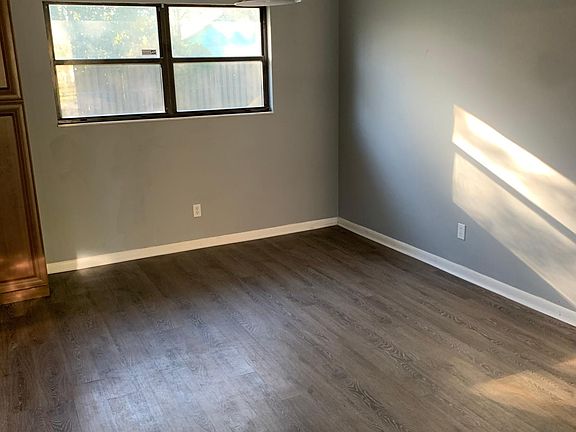 5th image of 810 NW 55th Ave