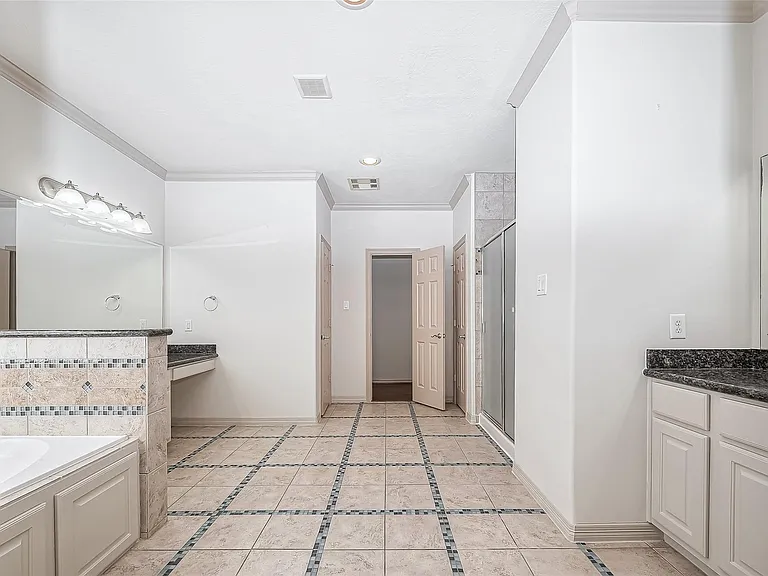 1522 Olive Park — Photo 31