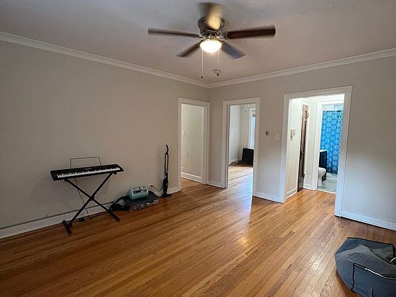 3rd image of 4220-4216 N Clark St #11
