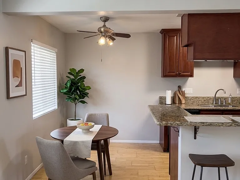 504 S Euclid Ave #10 — Photo 2