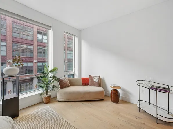 312 West 43rd Street image 4 of 31