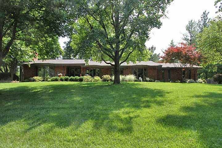 1st image of 28 Lakewood Dr