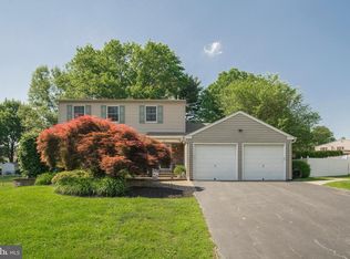 25 Montgomery Ln, Aston, PA 19014