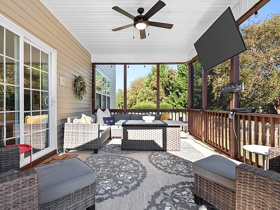 3rd image of 11 Garden Corners Ct