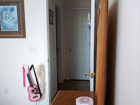 frnt br by window to door