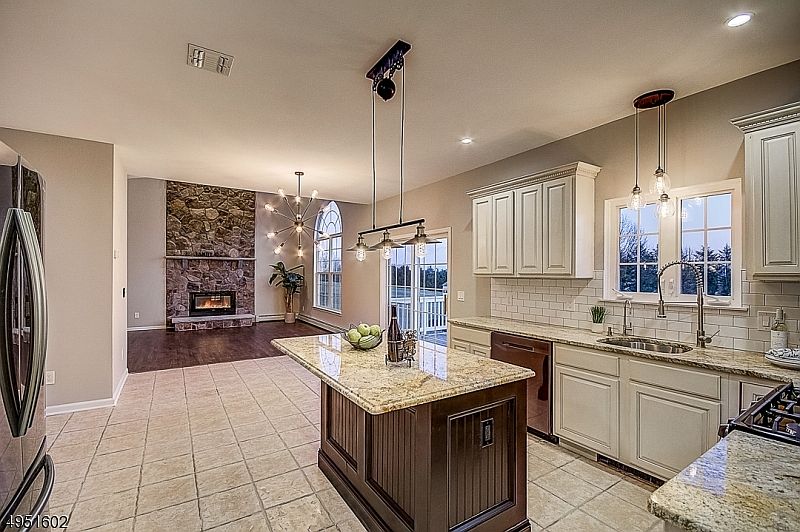 1st image of 22 Carly Dr