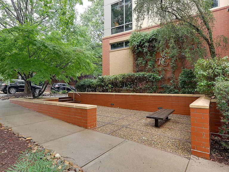 701 Royal Ct #306 — Photo 44