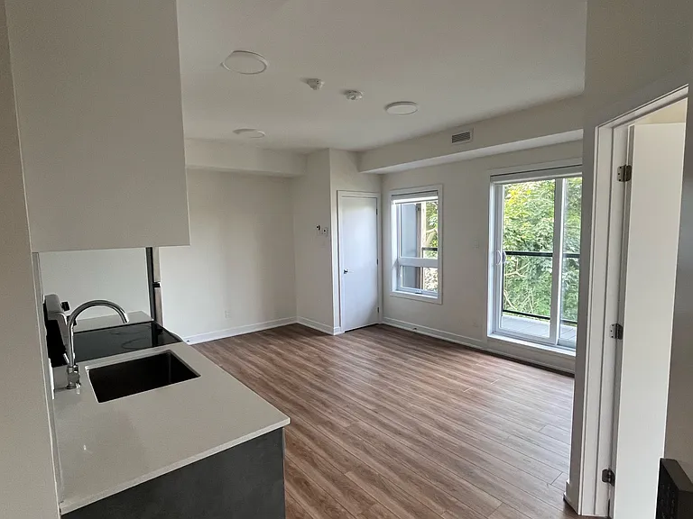630 Churchill Ave N #304 — Photo 4