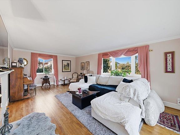 5th image of 488 Glenbrook Dr
