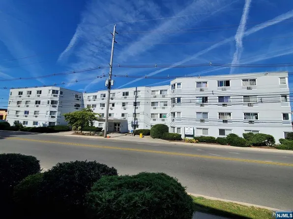 333 Grand Ave APT 3F, Palisades Park, NJ 07650