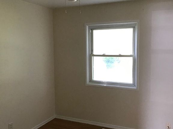 5th image of 127 Corlington Dr