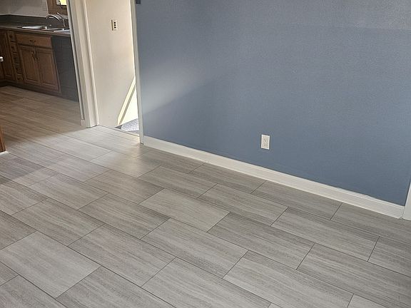 3rd image of 8451 Southlane Dr