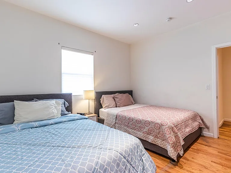 2419 W 18th St #2 — Photo 15