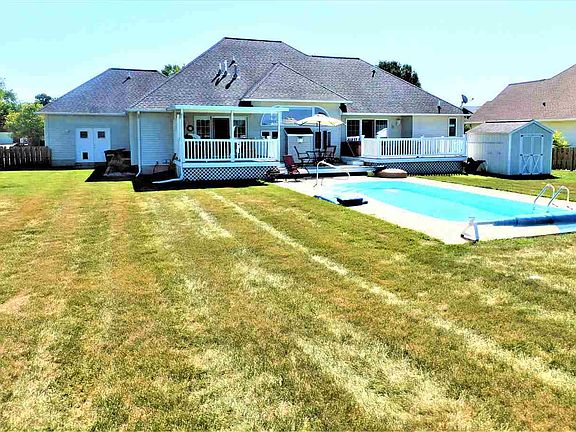 4th image of 3403 Woodridge Dr