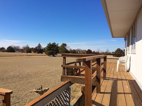 Porch with space for BBQ