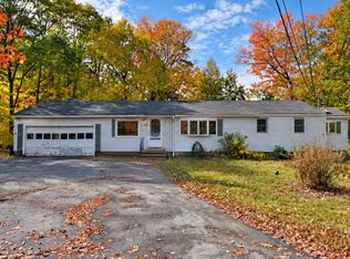 222 River Rd, Topsham, ME 04086