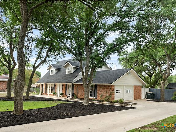 3rd image of 211 W Mimosa Cir