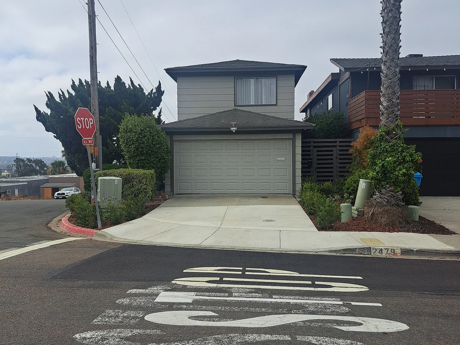 3 bed, 2.5 bath, 1717 sqft, $5,400 — Photo 3