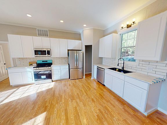 5th image of 39 Whispering Winds Rd