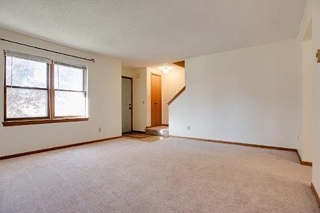 5th image of 403 Minnehaha Ave E