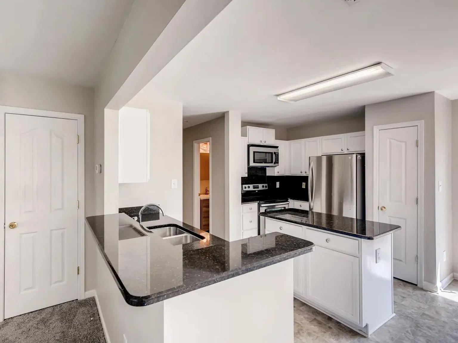 3 bed, 2.5 bath, 1700 sqft, $3,000 — Photo 4