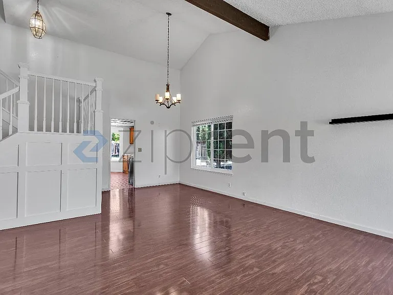 32805 Palmdale Ct — Photo 4