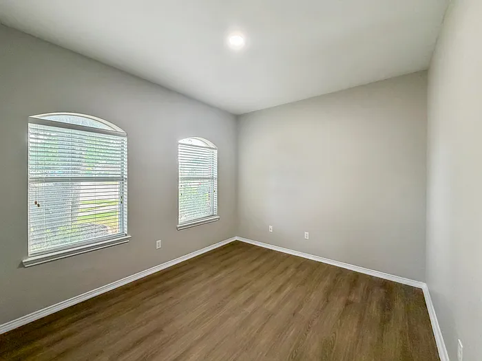 1072 Aviary Dr — Photo 10