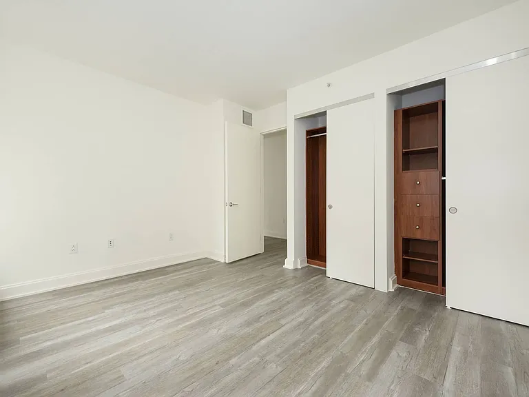 10 Hanover Square — Photo 18