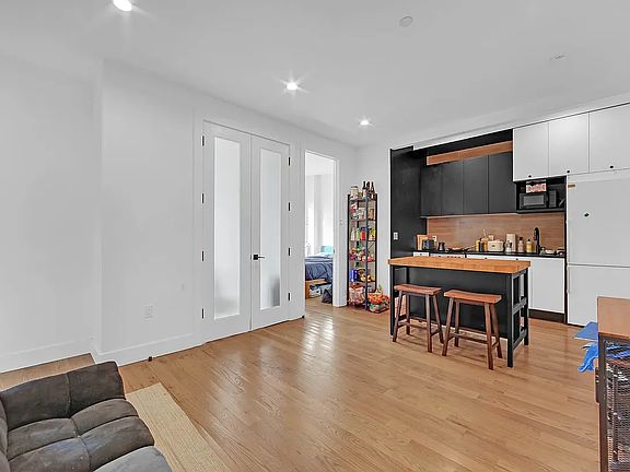 2nd image of 406 Cornelia St #3R