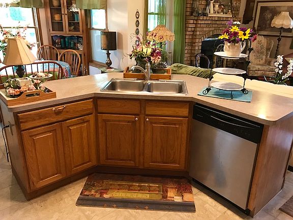  Sink/Dishwasher Island