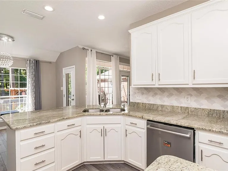7490 Quency Dr — Photo 25
