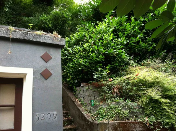 5209 21st Ave NE, Seattle, WA 98105