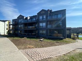 1235 Deerhurst Dr