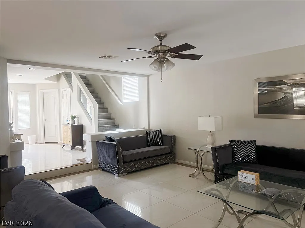 3 bed, 2.5 bath, 1855 sqft, $3,700 — Photo 4