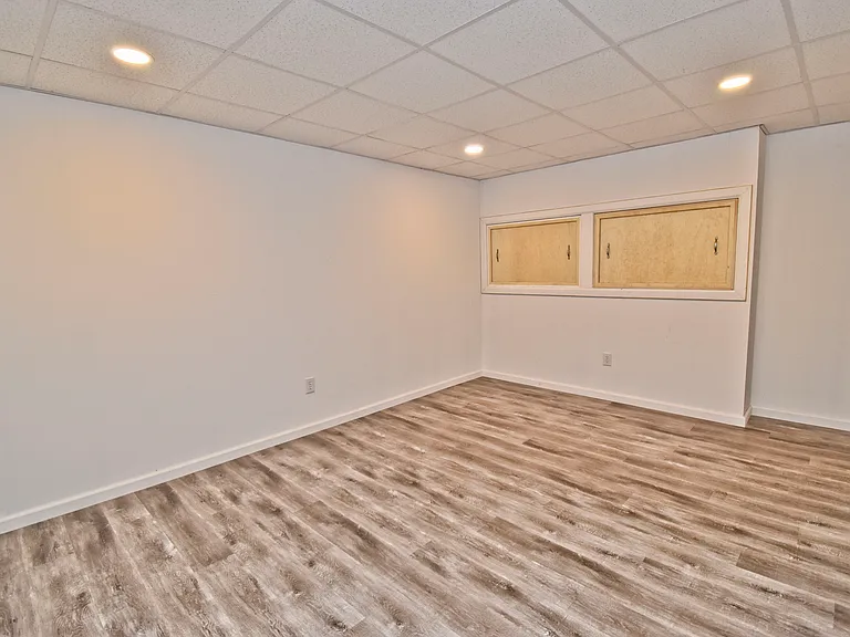 557 Marco Way — Photo 46