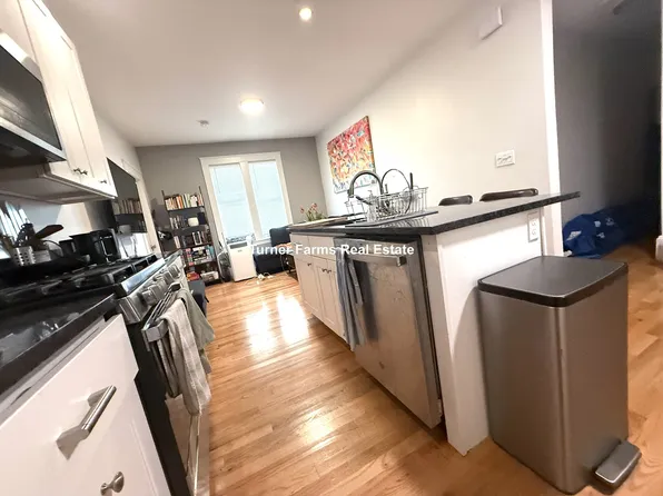 2 Ivaloo St, Somerville, MA