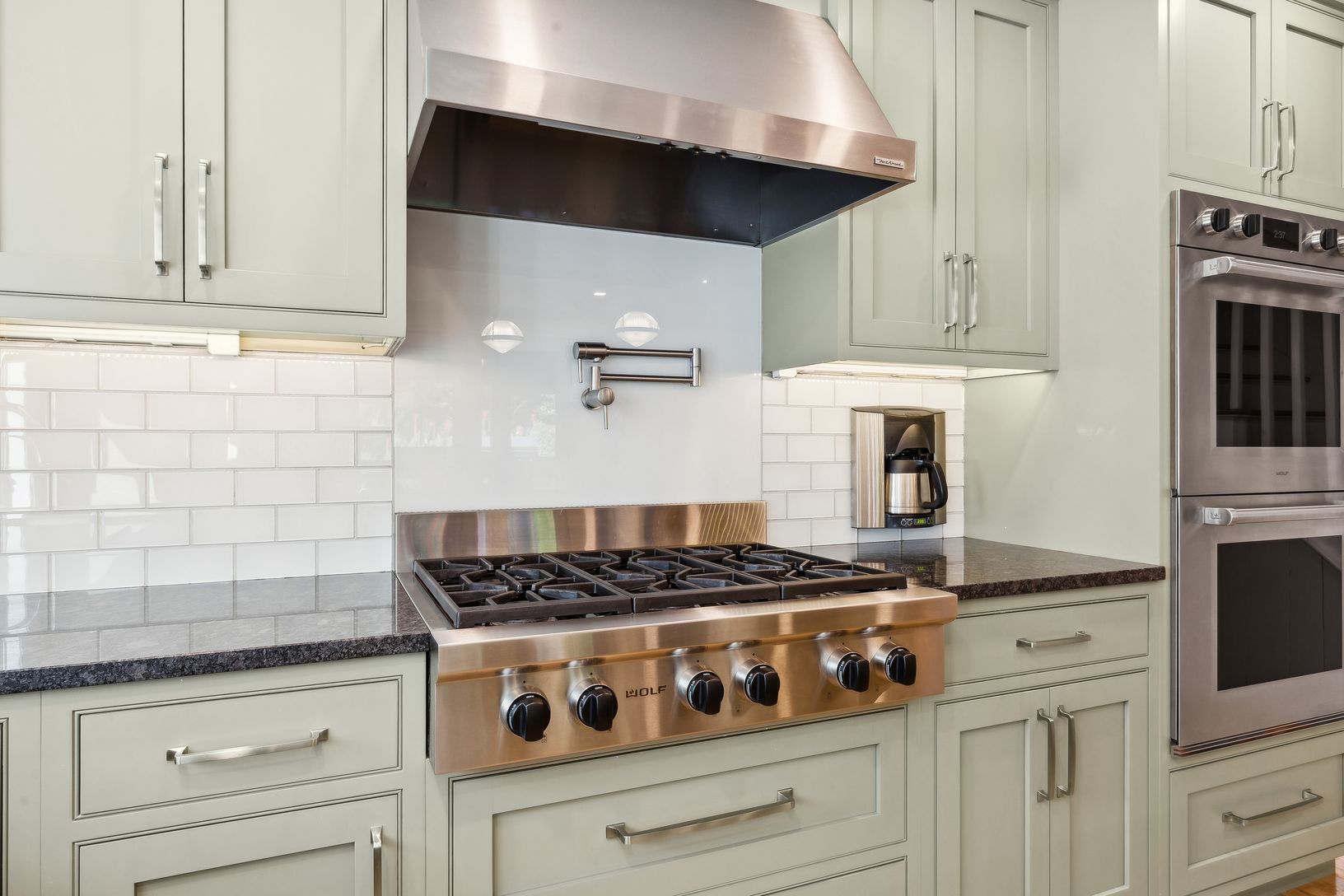  Wolf 6 Burner Gas Cooktop with Pasta Arm for Filling Pots