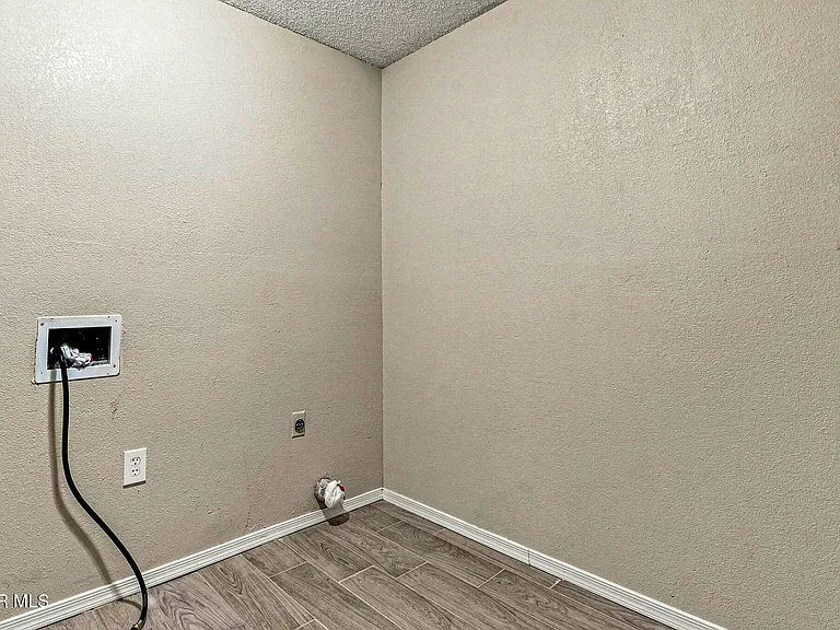 11524 Meadowbrook Dr — Photo 31