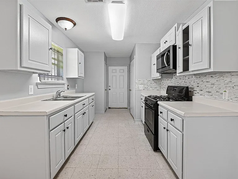 11411 Roandale Dr — Photo 13