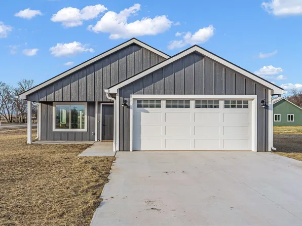 1928 NW 8th St, Topeka, KS 66608