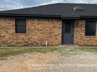 562 Arvel Cir, Azle, TX 76020