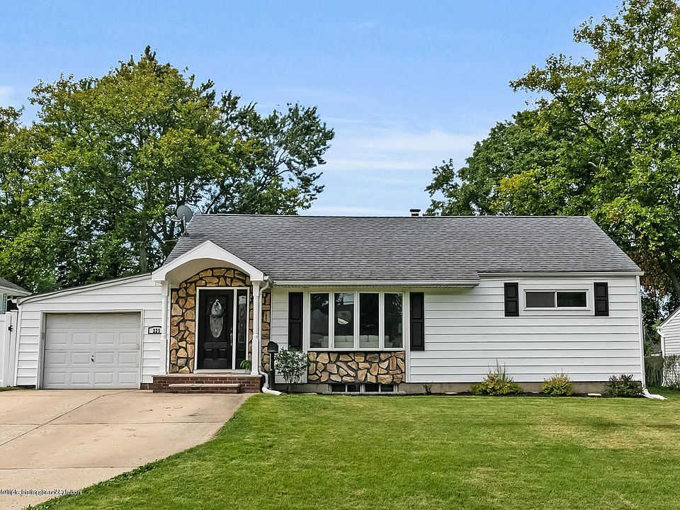 1st image of 225 Crestview Dr