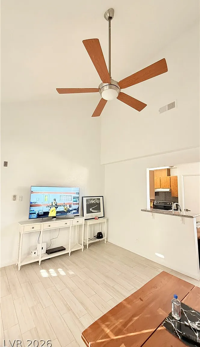 1 bed, 1.0 bath, 585 sqft, $1,400 — Photo 2