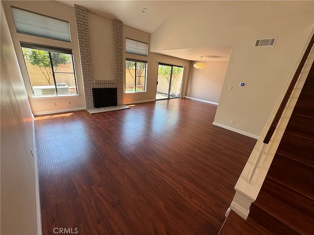 2 bed, 2.5 bath, 1458 sqft, $3,800 — Photo 2