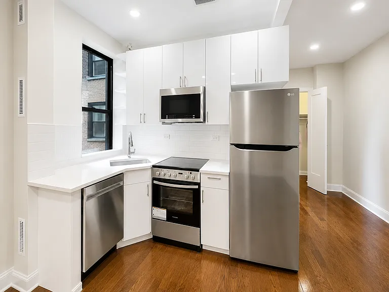 780 Riverside Dr #2GG — Photo 2