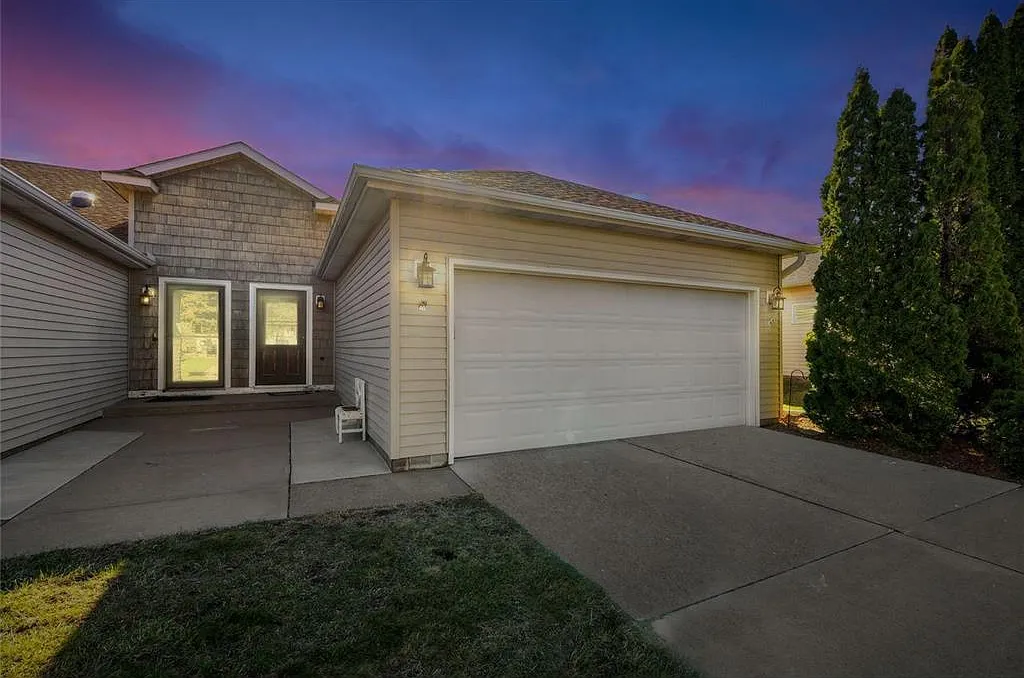 2 bed, 1144 sqft, $2,200 — Photo 1