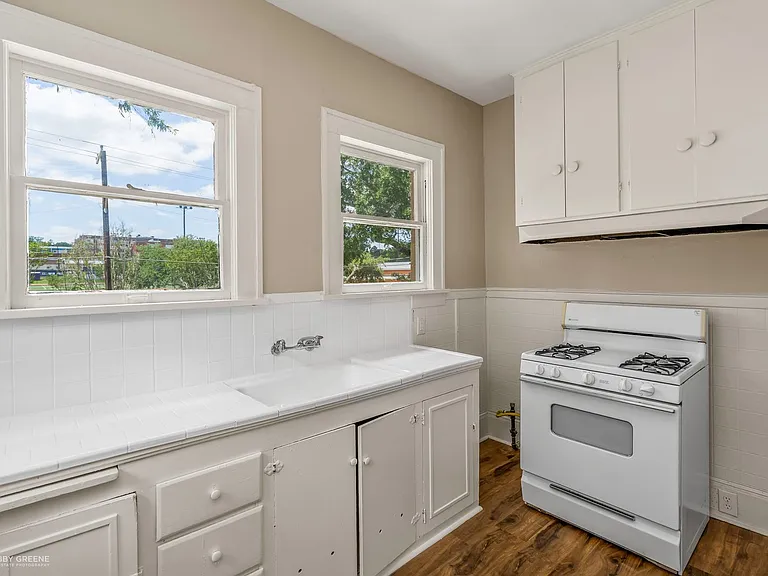 561 Forest Ave — Photo 11